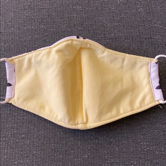 NWOT Minnie Mouse Disney Face Mask Cover - Picture 4 of 4